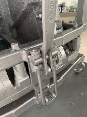 Polieren Sie Oberflächen-Rotationsformen-Formen mit G festklemmt volle Stahlrahmenkonstruktion