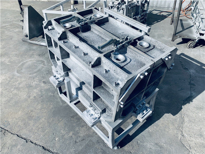 Die Antirost-Aluminiumrotationsformen, die PU-Posten-Schaum-Spannvorrichtung mit 4 werfen, spritzen Löcher ein